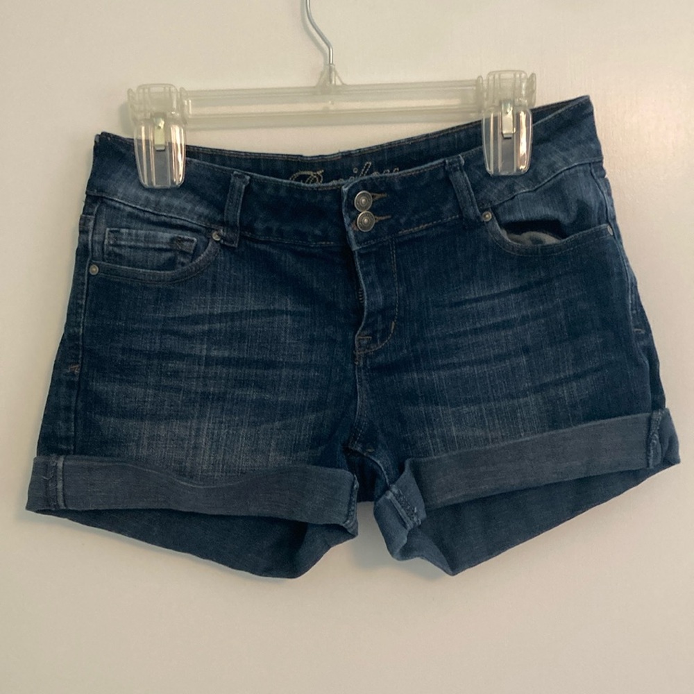 Delia’s Bailey shorts in size 7/8